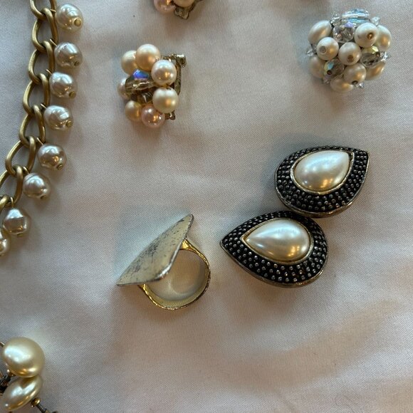 Vintage Pearl Jewelry Lot# 1 Necklace Bracelets & Clip Earrings - Classy Enough - Picture 3 of 6